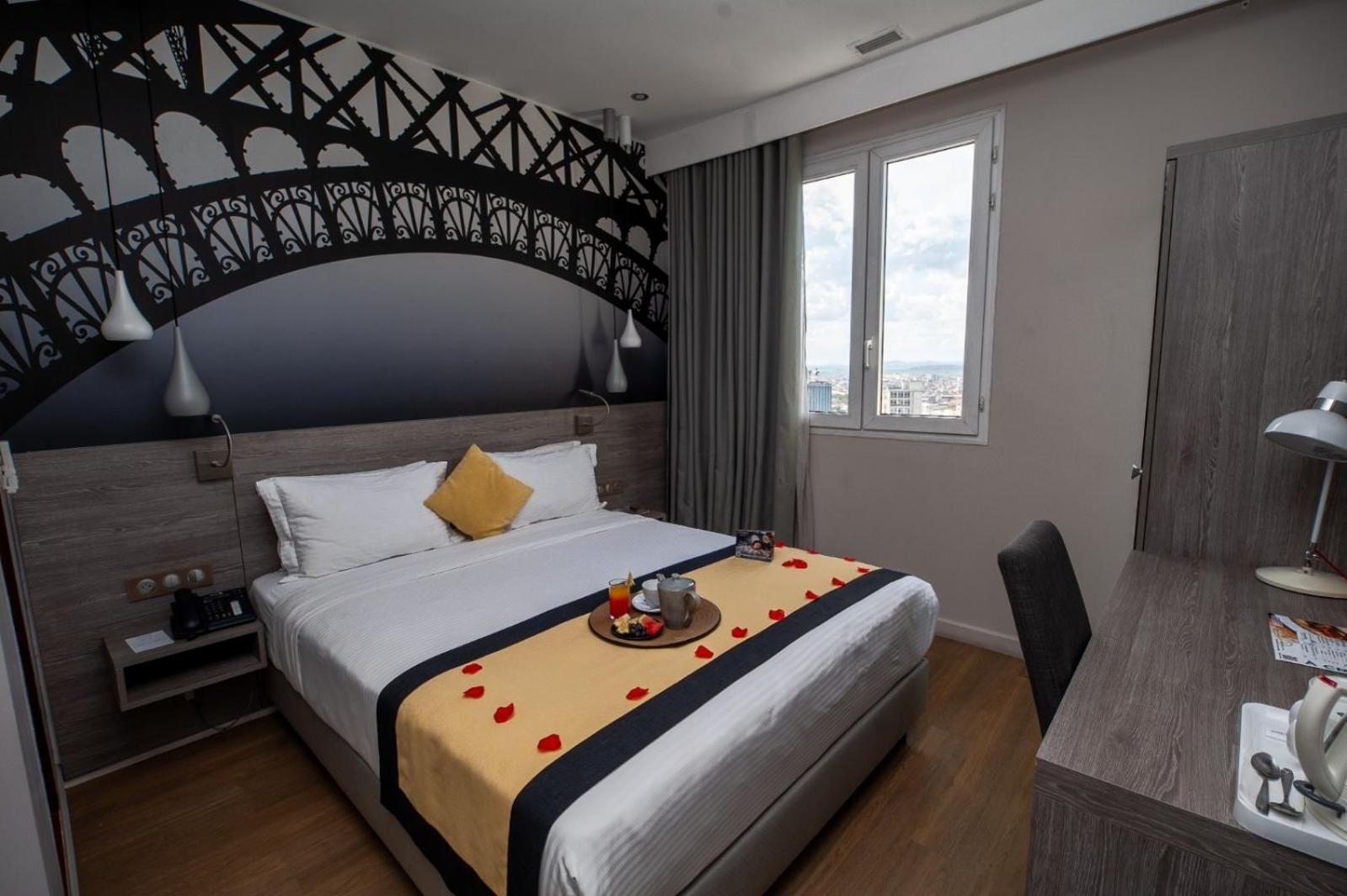 โลฟร์ โฮเต็ล แอนด์ สปา Hotel อันตานานารีโว ภายนอก รูปภาพ